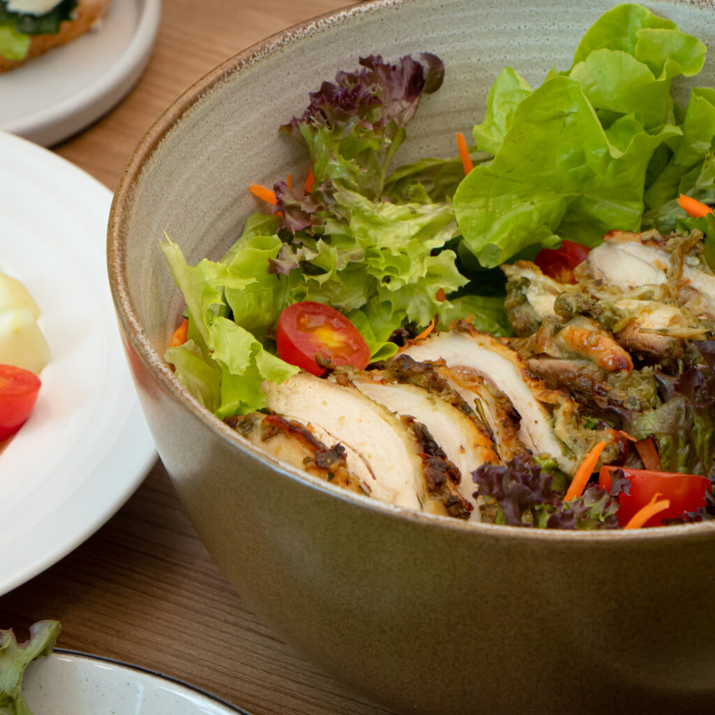 F30 GRILLED CHICKEN SALAD WITH JAEW DRESSING 110g